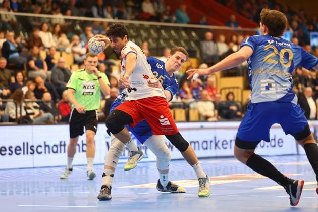Yonatan Dayan (Balingen) im Zweikampf mit Axel Skaarnaes (Grosswallstadt) TV Grosswallstadt - HBW Balingen-Weilstetten, Handball, 2. Bundesliga, 15.11.2025 TV Grosswallstadt - HBW Balingen-Weilstetten, Handball, 2. Bundesliga, 15.11.2025 Elsenfeld Copyright: xEibner-Pressefotox EP_RWS