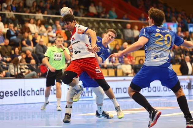 Yonatan Dayan (Balingen) im Zweikampf mit Axel Skaarnaes (Grosswallstadt) TV Grosswallstadt - HBW Balingen-Weilstetten, Handball, 2. Bundesliga, 15.11.2025 TV Grosswallstadt - HBW Balingen-Weilstetten, Handball, 2. Bundesliga, 15.11.2025 Elsenfeld Copyright: xEibner-Pressefotox EP_RWS