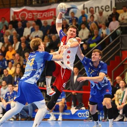 Mex Raguse (Balingen) im Zweikampf mit Ben Connar Battermann (Grosswallstadt) TV Grosswallstadt - HBW Balingen-Weilstetten, Handball, 2. Bundesliga, 15.11.2025 TV Grosswallstadt - HBW Balingen-Weilstetten, Handball, 2. Bundesliga, 15.11.2025 Elsenfeld Copyright: xEibner-Pressefotox EP_RWS