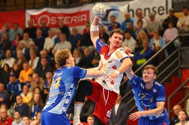 Mex Raguse (Balingen) im Zweikampf mit Ben Connar Battermann (Grosswallstadt) TV Grosswallstadt - HBW Balingen-Weilstetten, Handball, 2. Bundesliga, 15.11.2025 TV Grosswallstadt - HBW Balingen-Weilstetten, Handball, 2. Bundesliga, 15.11.2025 Elsenfeld Copyright: xEibner-Pressefotox EP_RWS