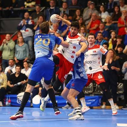 Yonatan Dayan (Balingen) im Zweikampf mit Finn Wullenweber (Grosswallstadt, links) TV Grosswallstadt - HBW Balingen-Weilstetten, Handball, 2. Bundesliga, 15.11.2025 TV Grosswallstadt - HBW Balingen-Weilstetten, Handball, 2. Bundesliga, 15.11.2025 Elsenfeld Copyright: xEibner-Pressefotox EP_RWS