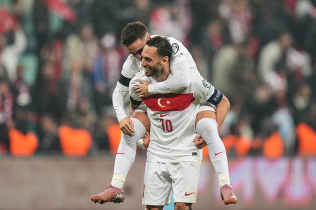 Turkiye v Bulgaria - 2026 FIFA World Cup, WM, Weltmeisterschaft, Fussball UEFA Qualifiers BURSA, TURKIYE - NOVEMBER 15: Hakan Calhanoglu (10) and Yusuf Sari (rear) of Turkiye celebrate victory at the end of the 2026 FIFA World Cup UEFA Qualifiers Group E football match between Turkiye and Bulgaria at Ataturk Sports Complex Matli Stadium in Bursa, Turkiye, on November 15, 2025. Hakan Akgun Anadolu Bursa Turkey. Editorial use only. Please get in touch for any other usage.  Copyright: x2025xAnadoluxHakanxAkgunx