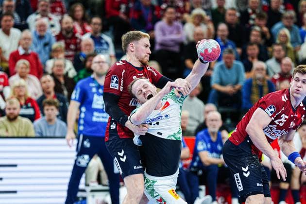 Simon Pytlick (SG Flensburg-Handewitt, 02), Omar Ingi Magnusson (SC Magdeburg, 14) GER, SG Flensburg-Handewitt vs. SC Magdeburg, Handball, Bundesliga, Spieltag 12, Saison 2026 2026, 15.11.2025 GER, SG Flensburg-Handewitt vs. SC Magdeburg, Handball, Bundesliga, Spieltag 12, Saison 2026 2026, 15.11.2025 Flensburg *** Simon Pytlick SG Flensburg Handewitt, 02 , Omar Ingi Magnusson SC Magdeburg, 14 GER, SG Flensburg Handewitt vs SC Magdeburg, Handball, Bundesliga, Matchday 12, Season 2026 2026, 15 11 2025 GER, SG Flensburg Handewitt vs SC Magdeburg, Handball, Bundesliga, Matchday 12, Season 2026 2026, 15 11 2025 Flensburg Copyright: xEibner-Pressefoto MarcelxvonxFehrnx EP_MFN