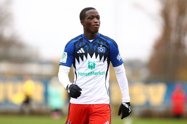 17 Ismaila Djamanca (Hamburger SV U19) Fußball I Junioren I Freundschaftsspiel I Saison 2025-2026 I Hamburger SV U19 - Esbjerg fB U19 I 15.11.2025 I Paul-Hauenschild-Sportanlage