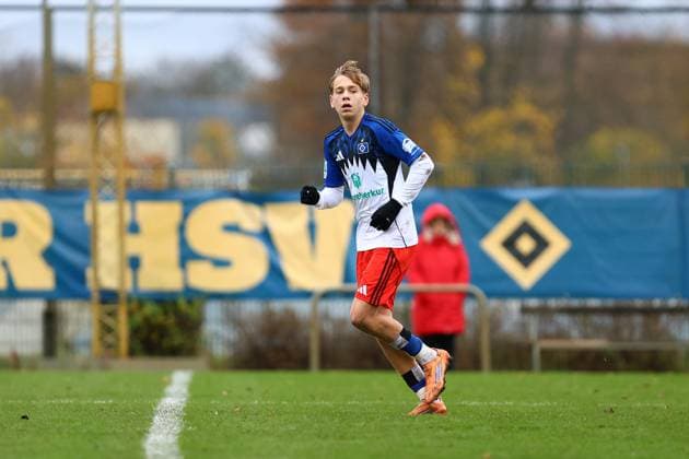 10 Jonas-Finn Hartig (Hamburger SV U19) Fußball I Junioren I Freundschaftsspiel I Saison 2025-2026 I Hamburger SV U19 - Esbjerg fB U19 I 15.11.2025 I Paul-Hauenschild-Sportanlage