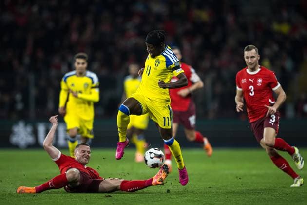 251115 Nico Elvedi of Switzerland and Anthony Elanga of Sweden during the FIFA World Cup, WM, Weltmeisterschaft, Fussball Qualifier football match between Switzerland and Sweden on November 15, 2025 in Geneva. Photo: Joel Marklund BILDBYRAN kod JM JM0751 bbeng fotboll football soccer fotball vm-kval fifa world cup qualifier schweiz switzerland sverige sverige a swedenbbauto sverige sweden Copyright: JOELxMARKLUND BB251115JM057