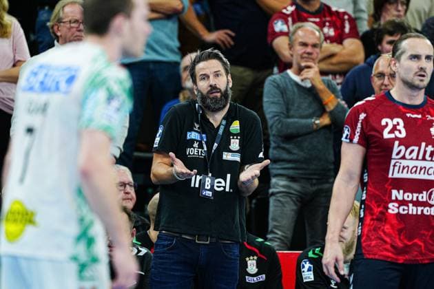 Bennet Wiegert (SC Magdeburg, Trainer) GER, SG Flensburg-Handewitt vs. SC Magdeburg, Handball, Bundesliga, Spieltag 12, Saison 2026 2026, 15.11.2025 GER, SG Flensburg-Handewitt vs. SC Magdeburg, Handball, Bundesliga, Spieltag 12, Saison 2026 2026, 15.11.2025 Flensburg Copyright: xEibner-Pressefoto MarcelxvonxFehrnx EP_MFN