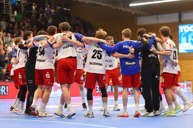 Balinger Spieler feiern den Sieg in Grosswallstadt TV Grosswallstadt - HBW Balingen-Weilstetten, Handball, 2. Bundesliga, 15.11.2025 TV Grosswallstadt - HBW Balingen-Weilstetten, Handball, 2. Bundesliga, 15.11.2025 Elsenfeld Copyright: xEibner-Pressefotox EP_RWS