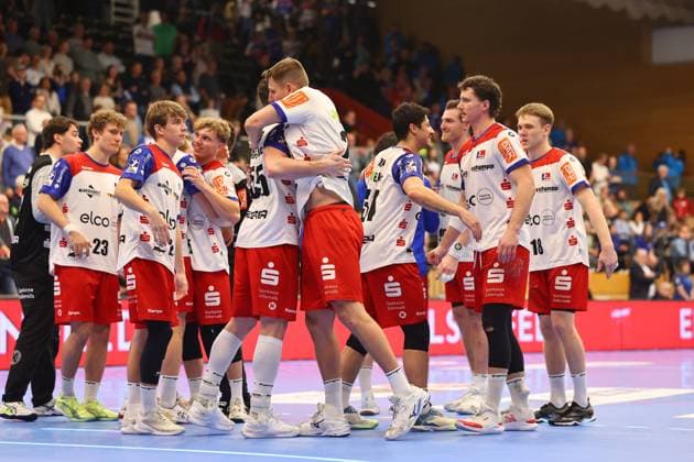 Balinger Spieler feiern den Sieg in Grosswallstadt TV Grosswallstadt - HBW Balingen-Weilstetten, Handball, 2. Bundesliga, 15.11.2025 TV Grosswallstadt - HBW Balingen-Weilstetten, Handball, 2. Bundesliga, 15.11.2025 Elsenfeld Copyright: xEibner-Pressefotox EP_RWS