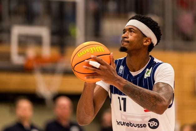 Barmer 2. Basketball Bundesliga Pro A: Sparkassen Stars Bochum - Bozic Estriche Knights Kirchheim; 15.11.2025 Dravon Magnum (Sparkassen Stars Bochum, 11) an der Freiwurflinie Barmer 2. Basketball Bundesliga Pro A: Sparkassen Stars Bochum - Bozic Estriche Knights Kirchheim; Bochum, Rundsporthalle, 15.11.2025 Copyright: xBEAUTIFULxSPORTS Wunderlx