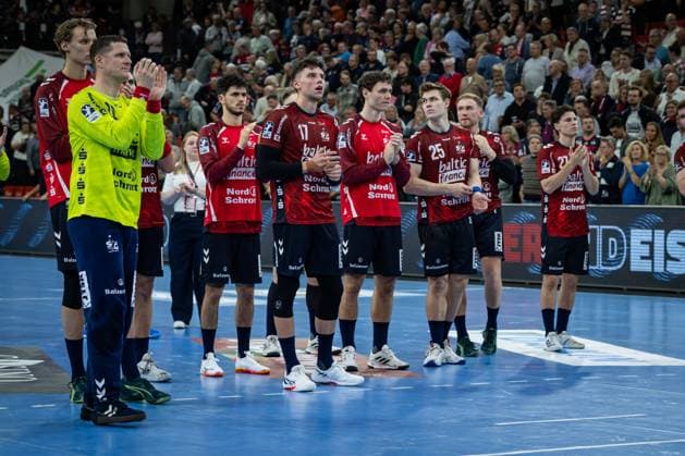 DAIKIN HBL: SG Flensburg-Handewitt vs SC Magdeburg; 15.11.25 Team SG Flensburg-Handewitt nach dem Spiel DAIKIN HBL: SG Flensburg-Handewitt vs SC Magdeburg, GP JOULE Arena am 15.11.25 Copyright: xBEAUTIFULxSPORTS MarioxM.xKobergx