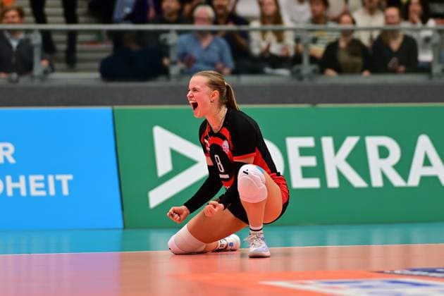 Volleyball I Frauen I Saison 2025-2026 I Bundesliga I 5. Spieltag I ETV Hamburger Volksbank Volleys - Dresdner SC I 15.11.2025 Jubel, Begeisterung, Enthusiasmus, Euphorie, Freude, Glücksgefühl, Heiterkeit bei: Zoe Konjer (8, ETV Hamburger Volksbank Volleys) Hamburg CU-Arena Hamburg Deutschland Copyright: xLobeca FelixxSchlikisx
