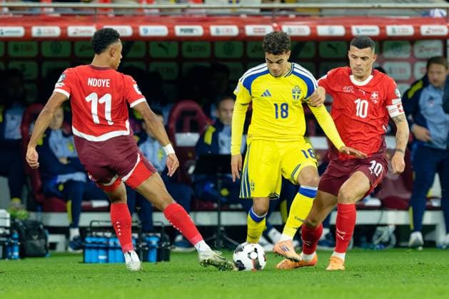 Dan Ndoye (11 Switzerland) Yasin Ayari (18 Sweden) Granit Xhaka (10 Switzerland) battle for the ball (duel) during the FIFA Wolrd Cup 2026 Qualifier match between Switzerland and Sweden at Stade de Geneve in Geneva, Switzerland Copyright: xGiuseppexVelletrix xSPPx Sportspressphoto_SPR62175