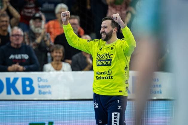 DAIKIN HBL: SG Flensburg-Handewitt vs SC Magdeburg; 15.11.25 Jubel Freude über gehaltenen Ball bei Benjamin Buric (Nr.01, SG Flensburg-Handewitt) DAIKIN HBL: SG Flensburg-Handewitt vs SC Magdeburg, GP JOULE Arena am 15.11.25 Copyright: xBEAUTIFULxSPORTS MarioxM.xKobergx