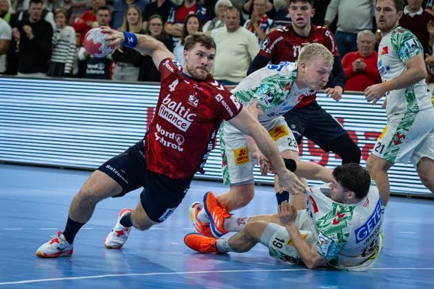 DAIKIN HBL: SG Flensburg-Handewitt vs SC Magdeburg; 15.11.25 Johannes Golla (Nr.04, SG Flensburg-Handewitt) im Angriff DAIKIN HBL: SG Flensburg-Handewitt vs SC Magdeburg, GP JOULE Arena am 15.11.25 Copyright: xBEAUTIFULxSPORTS MarioxM.xKobergx
