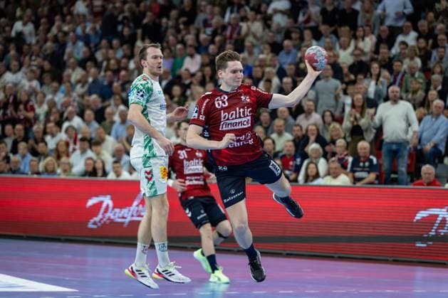 DAIKIN HBL: SG Flensburg-Handewitt vs SC Magdeburg; 15.11.25 Domen Novak (Nr.63, SG Flensburg-Handewitt) im Angriff DAIKIN HBL: SG Flensburg-Handewitt vs SC Magdeburg, GP JOULE Arena am 15.11.25 Copyright: xBEAUTIFULxSPORTS MarioxM.xKobergx