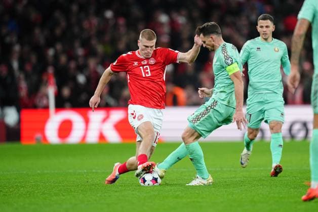 World Cup Qualification: Denmark V Belarus November 15 2025: Evgeni Yablonski of Belarus and Rasmus Kristensen of Denmark battle for the ball during a World Cup Qualification game, Denmark v Belarus, at Parken, Copenhagen, Denmark. Kim Price CSM (Credit Image: Â Kim Price Cal Media) Copenhagen Denmark EDITORIAL USE ONLY Copyright: xx ZUMA-20251115_zma_c04_052.jpg KimxPricex csmphotothree442835
