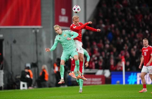 World Cup Qualification: Denmark V Belarus November 15 2025: Gustav Isaksen of Denmark and Kirill Pechenin of Belarus battle for the ball during a World Cup Qualification game, Denmark v Belarus, at Parken, Copenhagen, Denmark. Kim Price CSM (Credit Image: Â Kim Price Cal Media) Copenhagen Denmark EDITORIAL USE ONLY Copyright: xx ZUMA-20251115_zma_c04_050.jpg KimxPricex csmphotothree442837