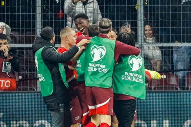 Torjubel Schweiz beim 3:1 durch Dan Ndoye (Schweiz, 11) , Schweiz, FIFA, WM-Qualifikation Europa, (Gruppe B), Schweiz vs. Schweden, 15.11.2025, Stade de Geneve, Genf, Schweiz Genf Stade de Geneve Kanton Genf Schweiz Copyright: xGrantxHubbsx