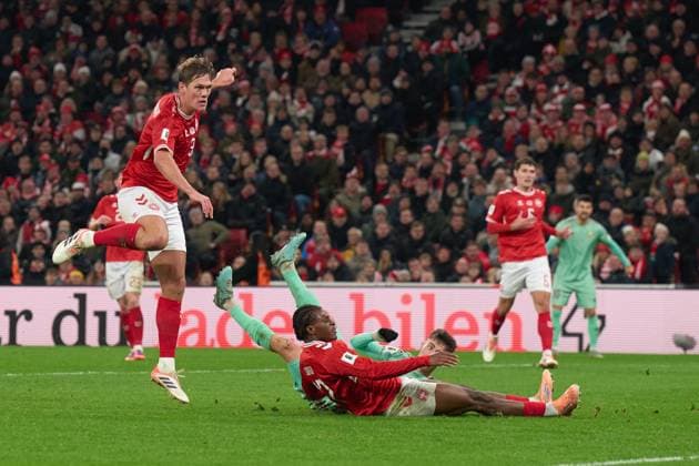 Jannik Vestergaard of Denmark watch while fights the ball by Vitaly Lisakovich of Belarus enters the goal during the UEFA¯World¯Cup Qualifier match between Denmark and Belarus at Parken on November 15, 2025 in Copenhagen, Denmark (Photo by Camilla Stolen Imago) Copenhagen Denmark Copyright: xCamillaxStolenx L1092993