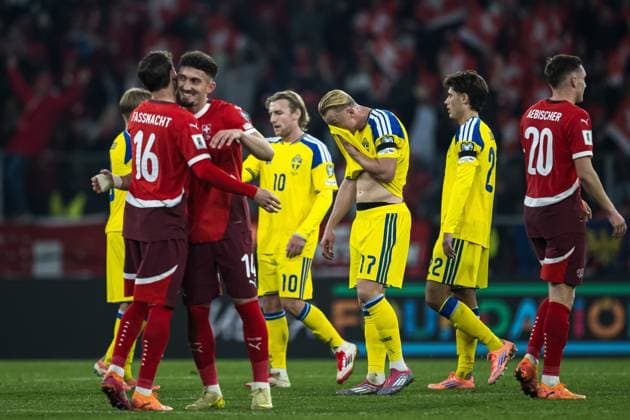 251115 Isac Lidberg of Sweden looks dejected after the FIFA World Cup, WM, Weltmeisterschaft, Fussball Qualifier football match between Switzerland and Sweden on November 15, 2025 in Geneva. Photo: Joel Marklund BILDBYRAN kod JM JM0751 bbeng fotboll football soccer fotball vm-kval fifa world cup qualifier schweiz switzerland sverige sverige a swedenbbauto depp sweden Copyright: JOELxMARKLUND BB251115JM158
