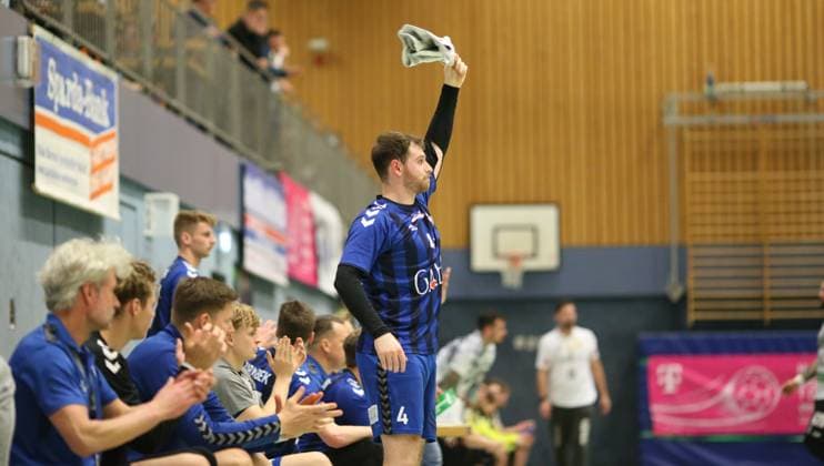 Handball, Saison 2025 2026, 3. Liga, Staffel Nord-Ost, HG Hamburg-Barmbek - SV 04 Plauen-Oberlosa. Kevin Janzen (HG) bejubelt ein Tor. Barmbek Hamburg