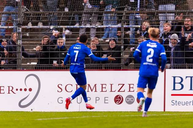 Oliver Issa Schmitt (Nr. 7, SV Meppen) und Dominique Domroese (Nr. 2, SV Meppen) freuen sich jubeln. VfB Luebeck vs. SV Meppen, Fussball, Regionalliga Nord, 15.11.25 Luebeck Schleswig-Holstein Germany Copyright: xAgentur54Gradx xFelixxKoenigx