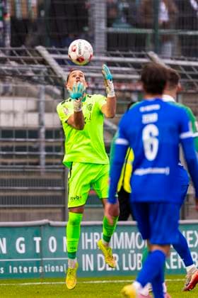 Torhueter Noah Cole Oberbeck (Nr. 1, SV Meppen). VfB Luebeck vs. SV Meppen, Fussball, Regionalliga Nord, 15.11.25 Luebeck Schleswig-Holstein Germany Copyright: xAgentur54Gradx xFelixxKoenigx