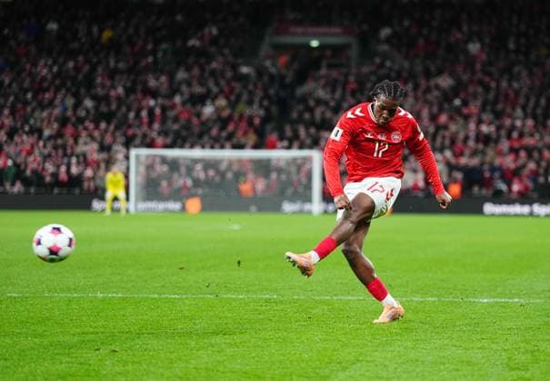 World Cup Qualification: Denmark V Belarus November 15 2025: Patrick Dorgu of Denmark shoots on goal during a World Cup Qualification game, Denmark v Belarus, at Parken, Copenhagen, Denmark. Kim Price CSM (Credit Image: Â Kim Price Cal Media) Copenhagen Denmark EDITORIAL USE ONLY Copyright: xx ZUMA-20251115_zma_c04_186.jpg KimxPricex csmphotothree442983