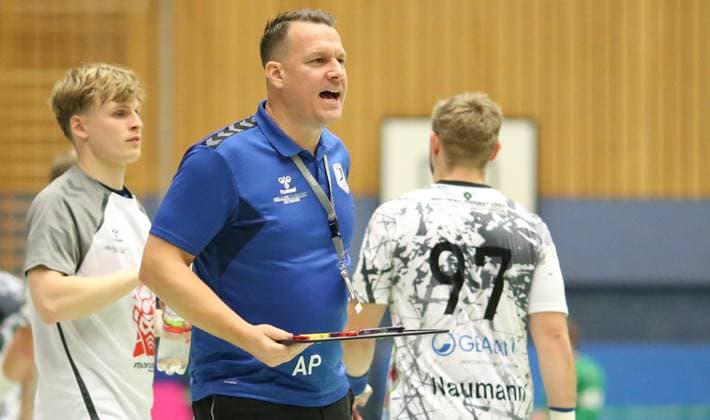 Handball, Saison 2025 2026, 3. Liga, Staffel Nord-Ost, HG Hamburg-Barmbek - SV 04 Plauen-Oberlosa. Co-Trainer Andre Peter (HG). Barmbek Hamburg