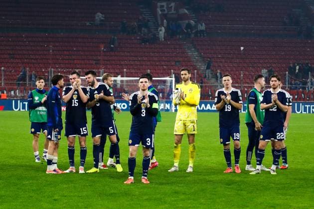 Greece v Scotland 2026 FIFA World Cup, WM, Weltmeisterschaft, Fussball Qualifiers Scotland players tahnk their supporters at the end of the 2026 FIFA World Cup Qualifiers Group C match at Karaiskakis Stadium, Piraeus UK Newspapers OUT Copyright: xYannisxHalasx FIL-22494-0080