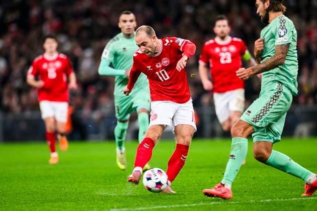 Denmark vs Belarus 15 11 2025 10 DEN Christian Eriksen UEFA World Cup Qualifier Denmark vs Belarus 15 11 2025 Kobenhavn, Denmark 15 November, 2025 UK UEFA European Qualifier World Cup Denmark vs Belarus, Parken, Copenhagen, Denmark Kobenhavn Parken Denmark Copyright: xMichaelxBarrettxBoesenx