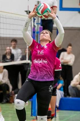 3. Liga Nord Saison 25 26 Volleyball Damen-USV Halle Hurricanes vs. G W Eimsbüttel 3. Liga Nord Volleyball Damen Saison 25 26 USV Halle Hurricanes vs.SV Warnemuende Volleyball Frauen USV Halle Hurricanes vs.SV Warnemünde Halle, Deutschland 15.November 2025: Im Bild:Maxi Klupsch (Halle) Halle Saale Sporthalle am Steg Sachsen-Anhalt Deutschland