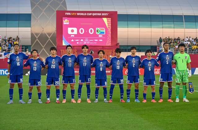 Japan v South Africa: Round of 32- FIFA U-17 World Cup Qatar 2025 Starting players of Japan line up prior to the FIFA U-17 World Cup Qatar 2025 Round of 32 match between Japan and South Africa in Doha, Qatar, on November 15, 2025. DOHA Qatar Copyright: xNOUSHADxTHEKKAYILx