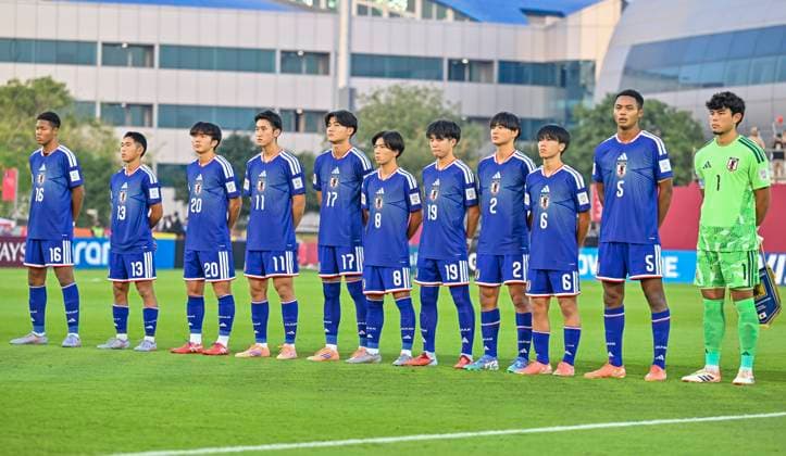 Japan v South Africa: Round of 32- FIFA U-17 World Cup Qatar 2025 Starting players of Japan line up prior to the FIFA U-17 World Cup Qatar 2025 Round of 32 match between Japan and South Africa in Doha, Qatar, on November 15, 2025. DOHA Qatar Copyright: xNOUSHADxTHEKKAYILx