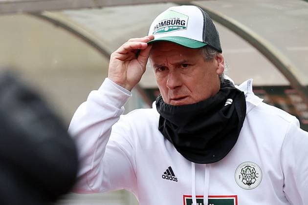15.11.2025, xrekx, Fussball Regionalliga Suedwest, FC Homburg - SV Sandhausen v.l. Roland Seitz Trainer (FC 08 Homburg) vor dem Spiel (DFL DFB REGULATIONS PROHIBIT ANY USE OF PHOTOGRAPHS as IMAGE SEQUENCES and or QUASI-VIDEO) Homburg
