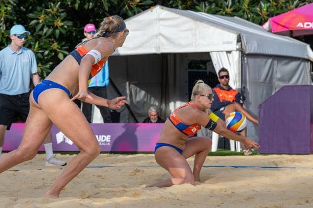 RECORD DATE NOT STATED Beach volleyball, Beachvolleyball World Championships Adelaide, Australia 15.11.2025 ADELAIDE, AUSTRALIA - NOVEMBER 15: Raisa Schoon (Trikot Nr. 2, NED), Katja Stam (Trikot Nr. 1 during the Beach Volleyball World Championships at Adelaide on November 15, 2025 in Adelaide, Australia. Copyright: xBEAUTIFULxSPORTS PeterxWeberx