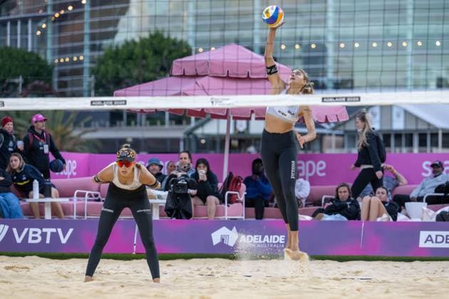 RECORD DATE NOT STATED Beach volleyball, Beachvolleyball World Championships Adelaide, Australia 15.11.2025 ADELAIDE, AUSTRALIA - NOVEMBER 15: Annique Niderhauser (Player 1, SUI), Leona Kernen (Player 2 during the Beach Volleyball World Championships at Adelaide on November 15, 2025 in Adelaide, Australia. Copyright: xBEAUTIFULxSPORTS PeterxWeberx