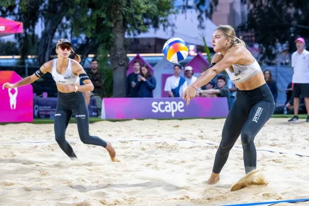 RECORD DATE NOT STATED Beach volleyball, Beachvolleyball World Championships Adelaide, Australia 15.11.2025 ADELAIDE, AUSTRALIA - NOVEMBER 15: Annique Niderhauser (Player 1, SUI)Annique Niderhauser (Player 1, SUI), Leona Kernen (Player 2 during the Beach Volleyball World Championships at Adelaide on November 15, 2025 in Adelaide, Australia. Copyright: xBEAUTIFULxSPORTS PeterxWeberx