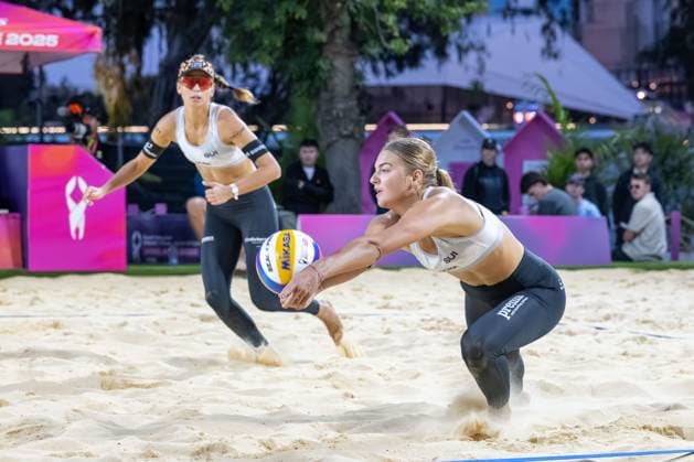 RECORD DATE NOT STATED Beach volleyball, Beachvolleyball World Championships Adelaide, Australia 15.11.2025 ADELAIDE, AUSTRALIA - NOVEMBER 15: Annique Niderhauser (Player 1, SUI), Leona Kernen (Player 2 during the Beach Volleyball World Championships at Adelaide on November 15, 2025 in Adelaide, Australia. Copyright: xBEAUTIFULxSPORTS PeterxWeberx