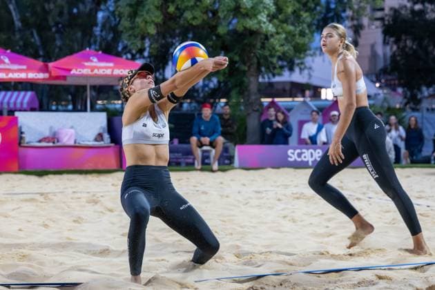 RECORD DATE NOT STATED Beach volleyball, Beachvolleyball World Championships Adelaide, Australia 15.11.2025 ADELAIDE, AUSTRALIA - NOVEMBER 15: Leona Kernen (Player 2, SUI), Annique Niderhauser (Player 1 during the Beach Volleyball World Championships at Adelaide on November 15, 2025 in Adelaide, Australia. Copyright: xBEAUTIFULxSPORTS PeterxWeberx