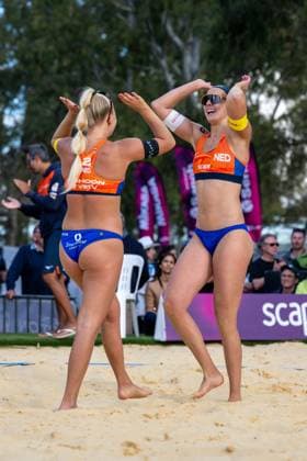 RECORD DATE NOT STATED Beach volleyball, Beachvolleyball World Championships Adelaide, Australia 15.11.2025 ADELAIDE, AUSTRALIA - NOVEMBER 15: Katja Stam (Trikot Nr. 1, NED), Raisa Schoon (Trikot Nr. 2 during the Beach Volleyball World Championships at Adelaide on November 15, 2025 in Adelaide, Australia. Copyright: xBEAUTIFULxSPORTS PeterxWeberx