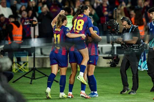 FC Barcelona, Barca v Real Madrid - Liga F Moeve Sydney Schertenleib of FC Barcelona celebrates after scoring a goal with Kika Nazareth of FC Barcelona during the Liga F Moeve match between FC Barcelona Femeni and Real Madrid Femenino at Estadi Olimpic Lluis Companys in Barcelona, Spain, on November 15, 2025. Barcelona Spain  Copyright: xGongorax originalFilename:bonilla-fcbarcel251115_npiNy.jpg