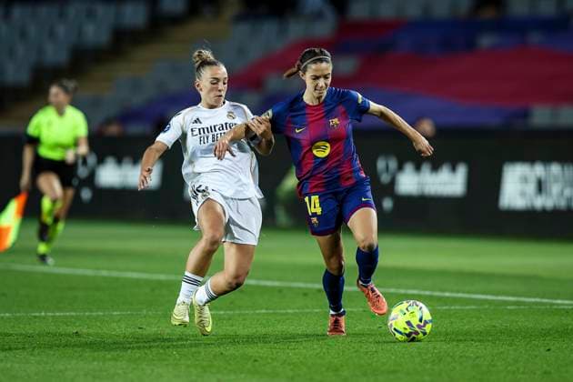 FC Barcelona, Barca v Real Madrid - Liga F Moeve Aitana Bonmati of FC Barcelona controls the ball while being defended by Irune Dorado of Real Madrid during the Liga F Moeve match between FC Barcelona Femeni and Real Madrid Femenino at Estadi Olimpic Lluis Companys in Barcelona, Spain, on November 15, 2025. Barcelona Spain  Copyright: xGongorax originalFilename:bonilla-fcbarcel251115_npoaI.jpg