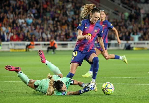 FC Barcelona, Barca v Real Madrid - Liga F Moeve Caroline Graham Hansen and Misa Rodriguez play during the match between FC Barcelona Women and Real Madrid CF Women, corresponding to week 11 of the Liga F Moeve, at the Olympic Stadium Lluis Companys, in Barcelona, Spain, on November 15, 2025. Barcelona Barcelona Spain  Copyright: xUrbanandsportx originalFilename:urbanandsport-fcbarcel251115_npWNL.jpg