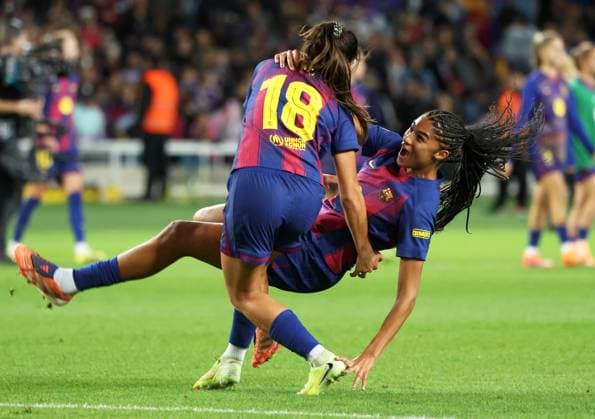 FC Barcelona, Barca v Real Madrid - Liga F Moeve Sydney Schertenleib and Kika Nazareth celebrate at the end of the match between FC Barcelona Women and Real Madrid CF Women, corresponding to week 11 of the Liga F Moeve, played at the Olimpic Stadium Lluis Companys, in Barcelona, Spain, on November 15, 2025. Barcelona Barcelona Spain  Copyright: xUrbanandsportx originalFilename:urbanandsport-fcbarcel251115_npZSE.jpg