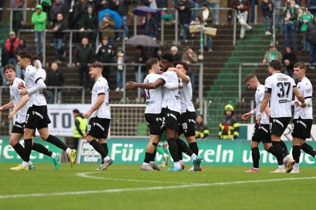 15.11.2025, xrekx, Fussball Regionalliga Suedwest, FC Homburg - SV Sandhausen v.l. (DFL DFB REGULATIONS PROHIBIT ANY USE OF PHOTOGRAPHS as IMAGE SEQUENCES and or QUASI-VIDEO) Homburg