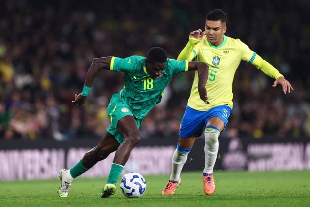 Brazil v Senegal 15 November 2025, London - International Friendly, Länderspiel, Nationalmannschaft - Brazil v Senegal - Ismaila Sarr of Senegal and Casemiro of Brazil - Photo: Jacques Feeney Offside. London UK Copyright: xJacquesxFeeneyx xOffsidexOffside