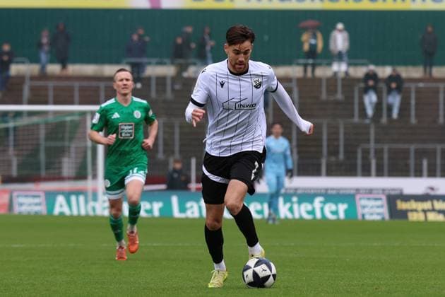 15.11.2025, xrekx, Fussball Regionalliga Suedwest, FC Homburg - SV Sandhausen v.l. David Mamutovic (SV Sandhausen) (DFL DFB REGULATIONS PROHIBIT ANY USE OF PHOTOGRAPHS as IMAGE SEQUENCES and or QUASI-VIDEO) Homburg