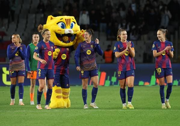 FC Barcelona, Barca v Real Madrid - Liga F Moeve FC Barcelona players celebrate at the end of the match between FC Barcelona Women and Real Madrid CF Women, corresponding to week 11 of the Liga F Moeve, played at Olimpic Stadium Lluis Companys, in Barcelona, Spain, on November 15, 2025. Barcelona Barcelona Spain  Copyright: xUrbanandsportx originalFilename:urbanandsport-fcbarcel251115_npbUA.jpg